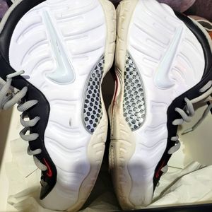 NIKE FOAMPOSITE PRO..WHITE/BLACK..10.5 US MENS